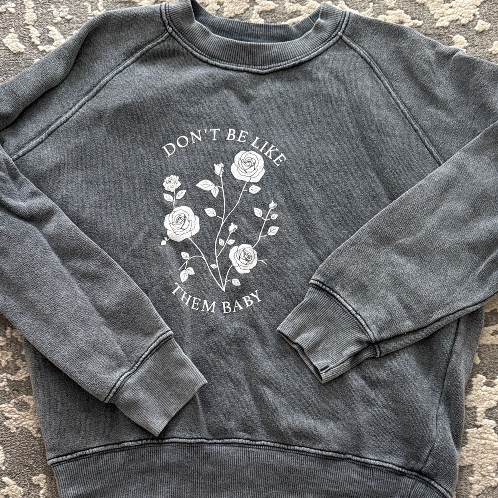Gray Graphic Sweatshirt acid wash